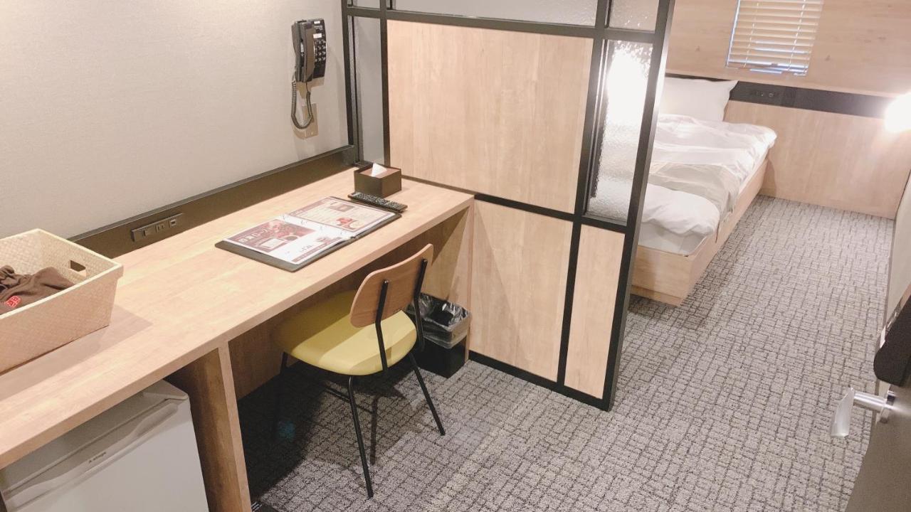 カプセルホテル ファーストキャビン御堂筋難波 3*