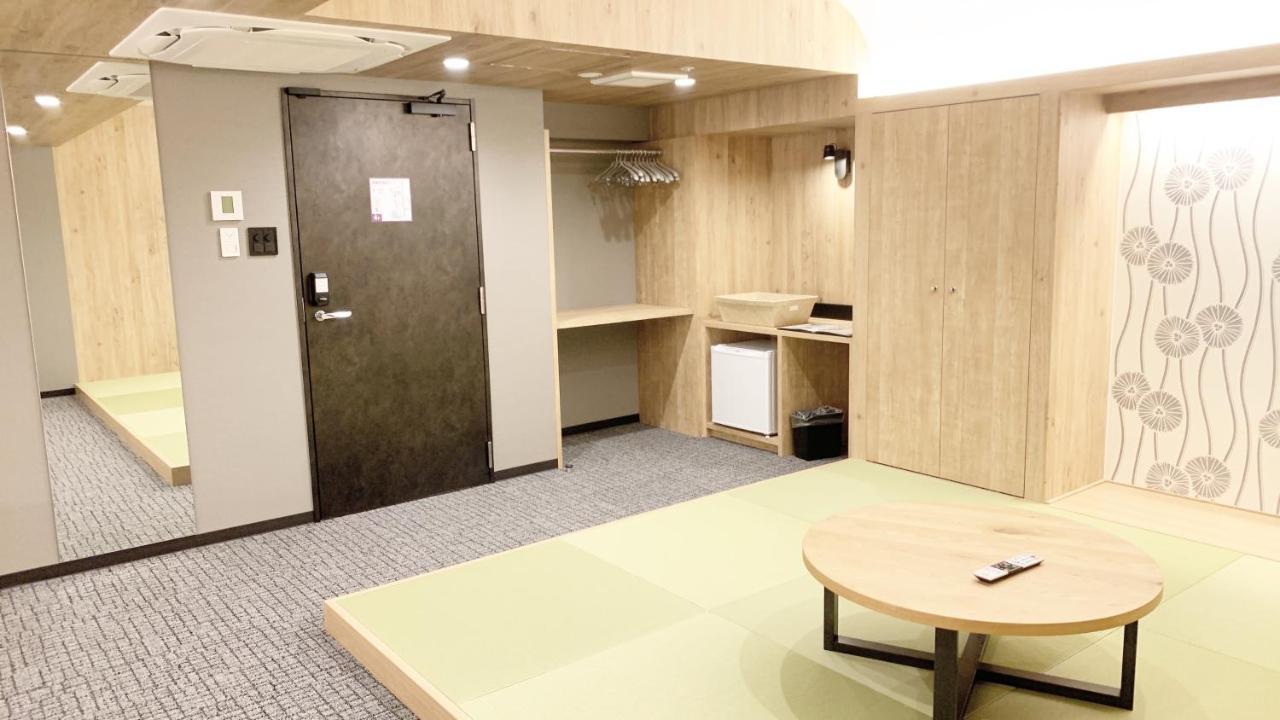 カプセルホテル ファーストキャビン御堂筋難波 3*