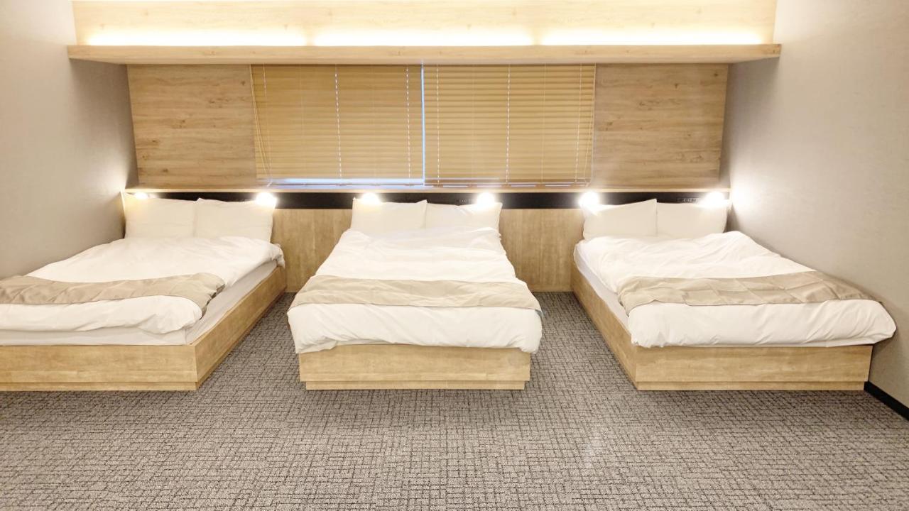 ファーストキャビン御堂筋難波 カプセルホテル 3*
